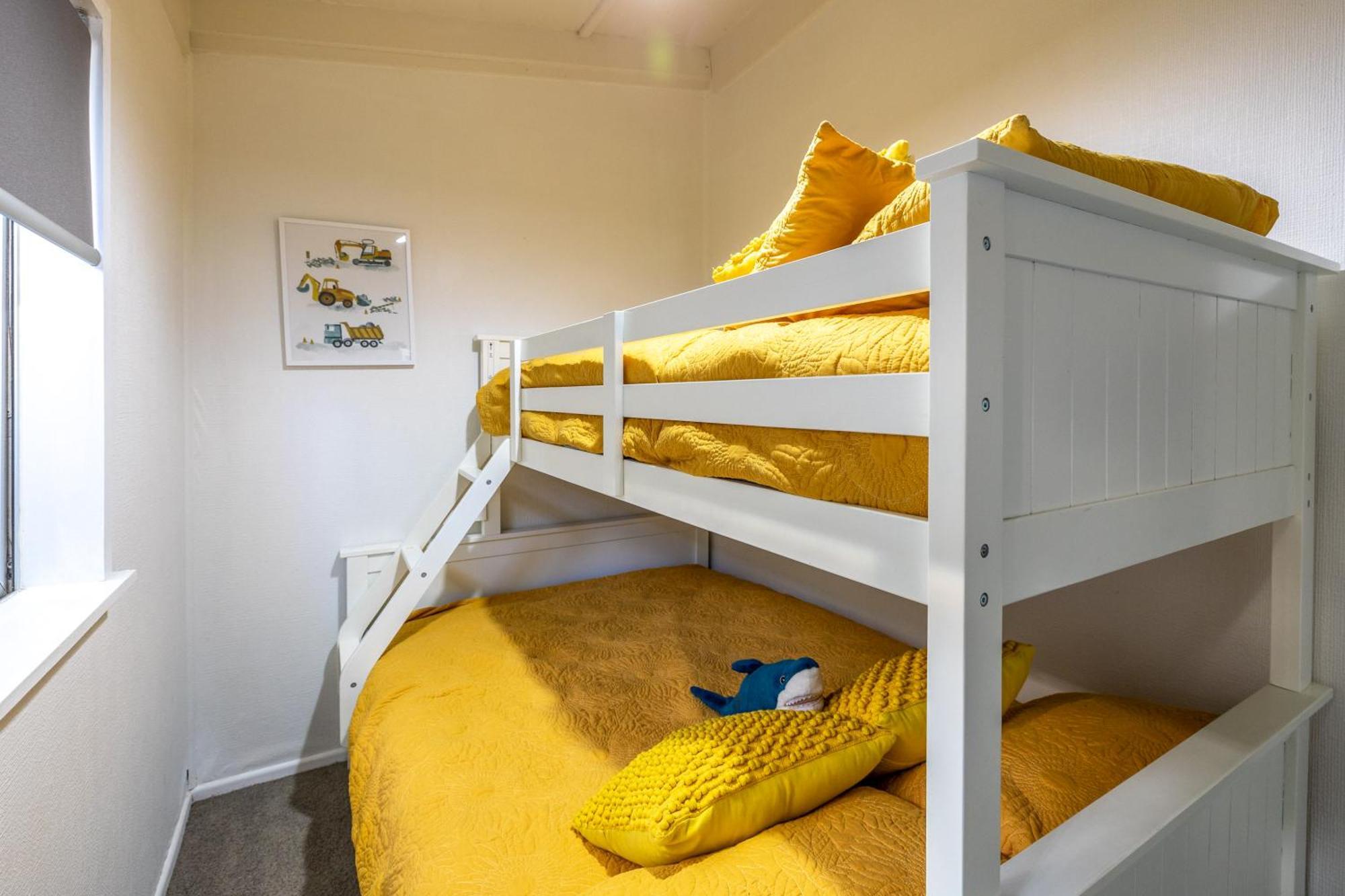 Island Sanctuary - Waiheke Holiday Home Ostend Buitenkant foto