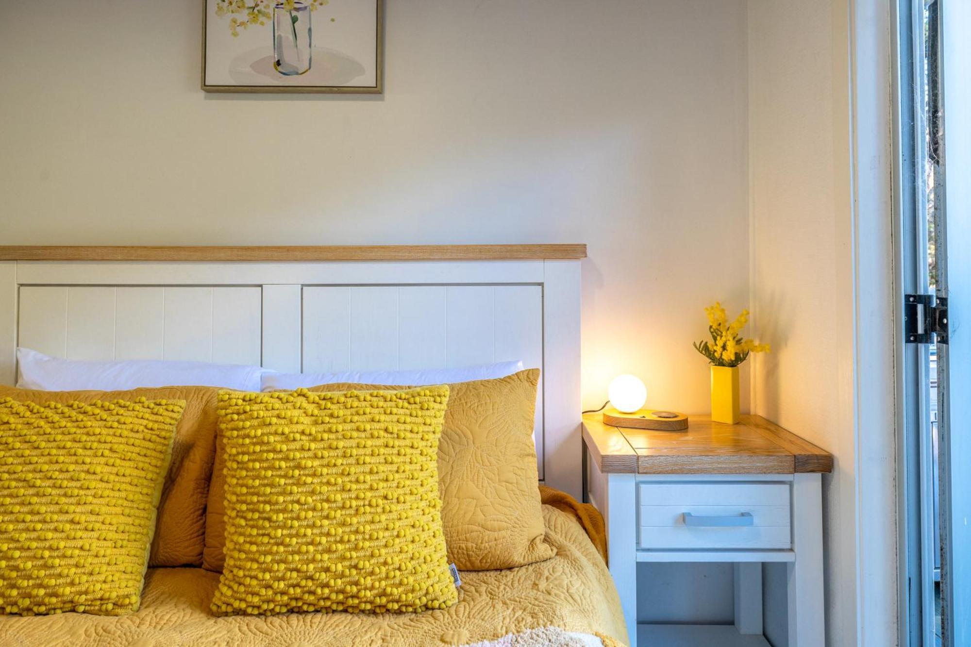 Island Sanctuary - Waiheke Holiday Home Ostend Buitenkant foto