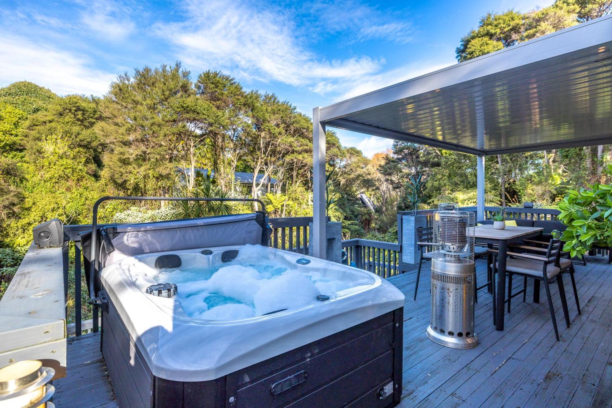 Island Sanctuary - Waiheke Holiday Home Ostend Buitenkant foto