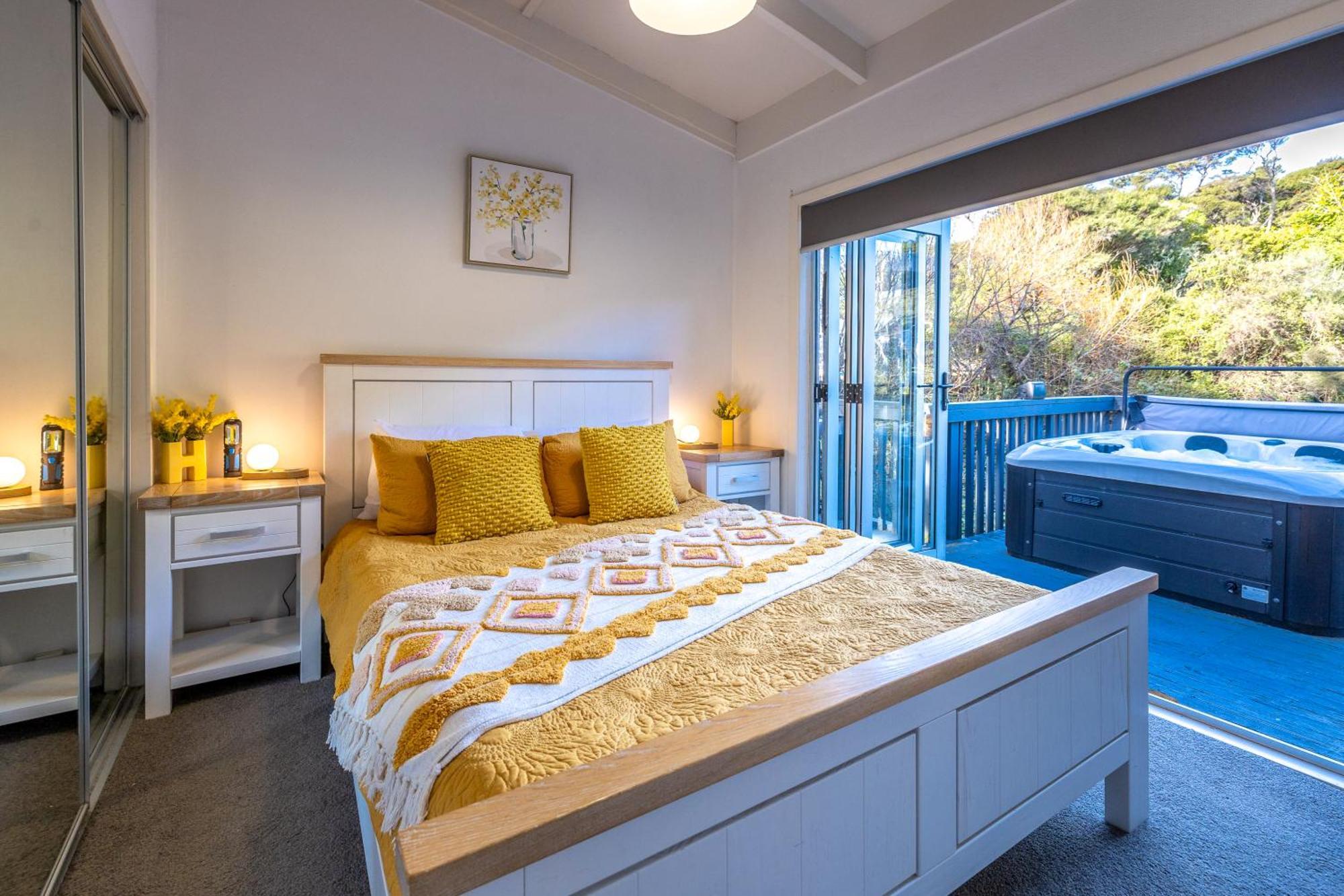 Island Sanctuary - Waiheke Holiday Home Ostend Buitenkant foto