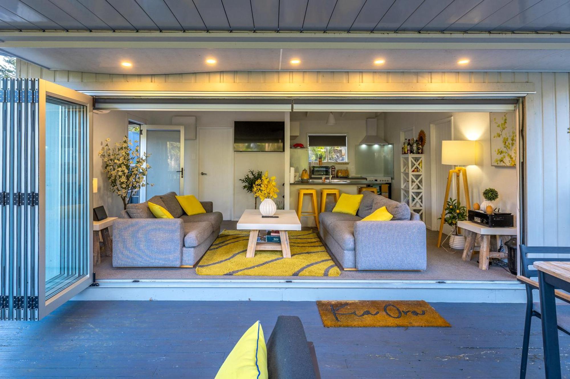 Island Sanctuary - Waiheke Holiday Home Ostend Buitenkant foto