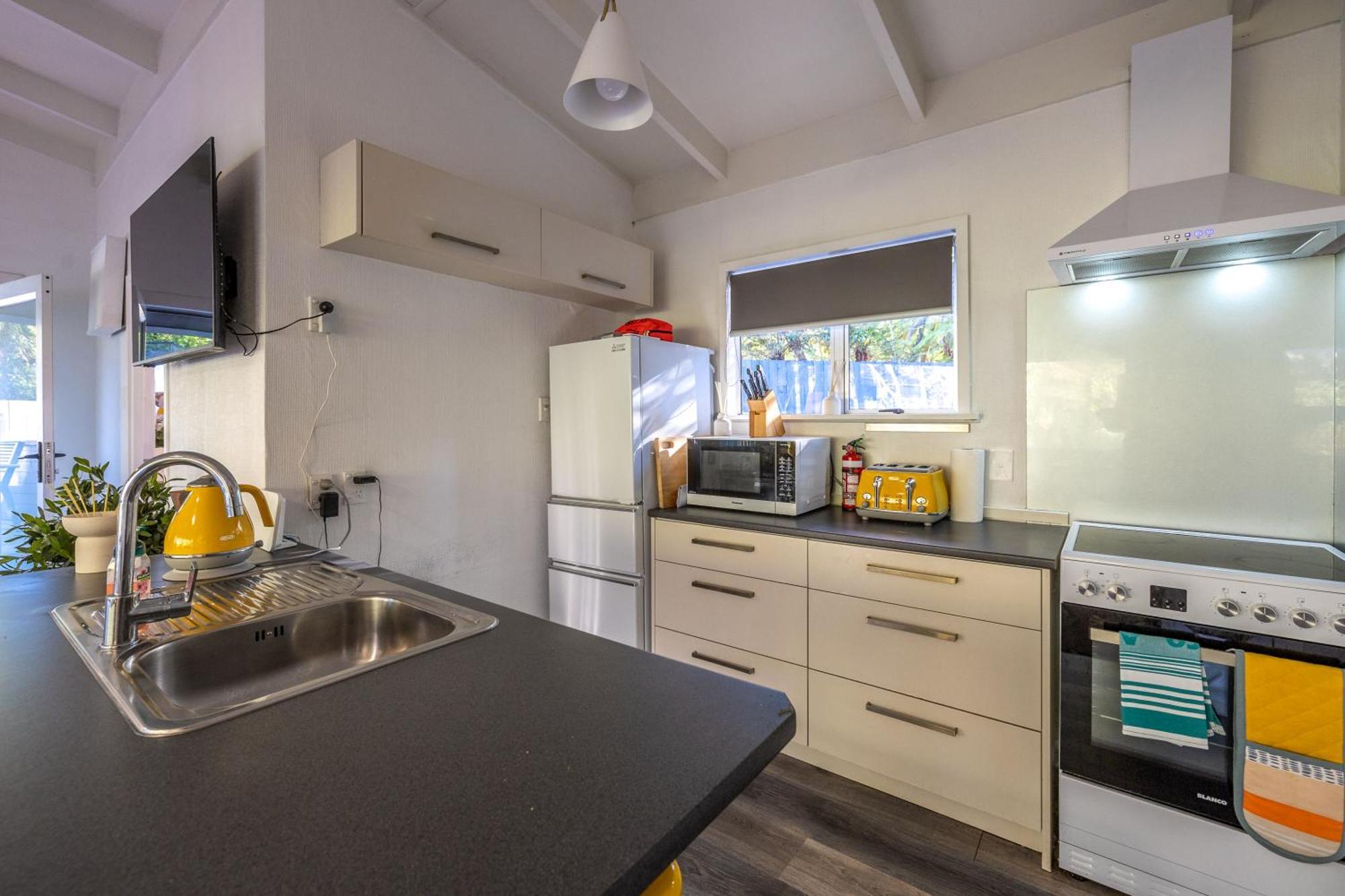 Island Sanctuary - Waiheke Holiday Home Ostend Buitenkant foto