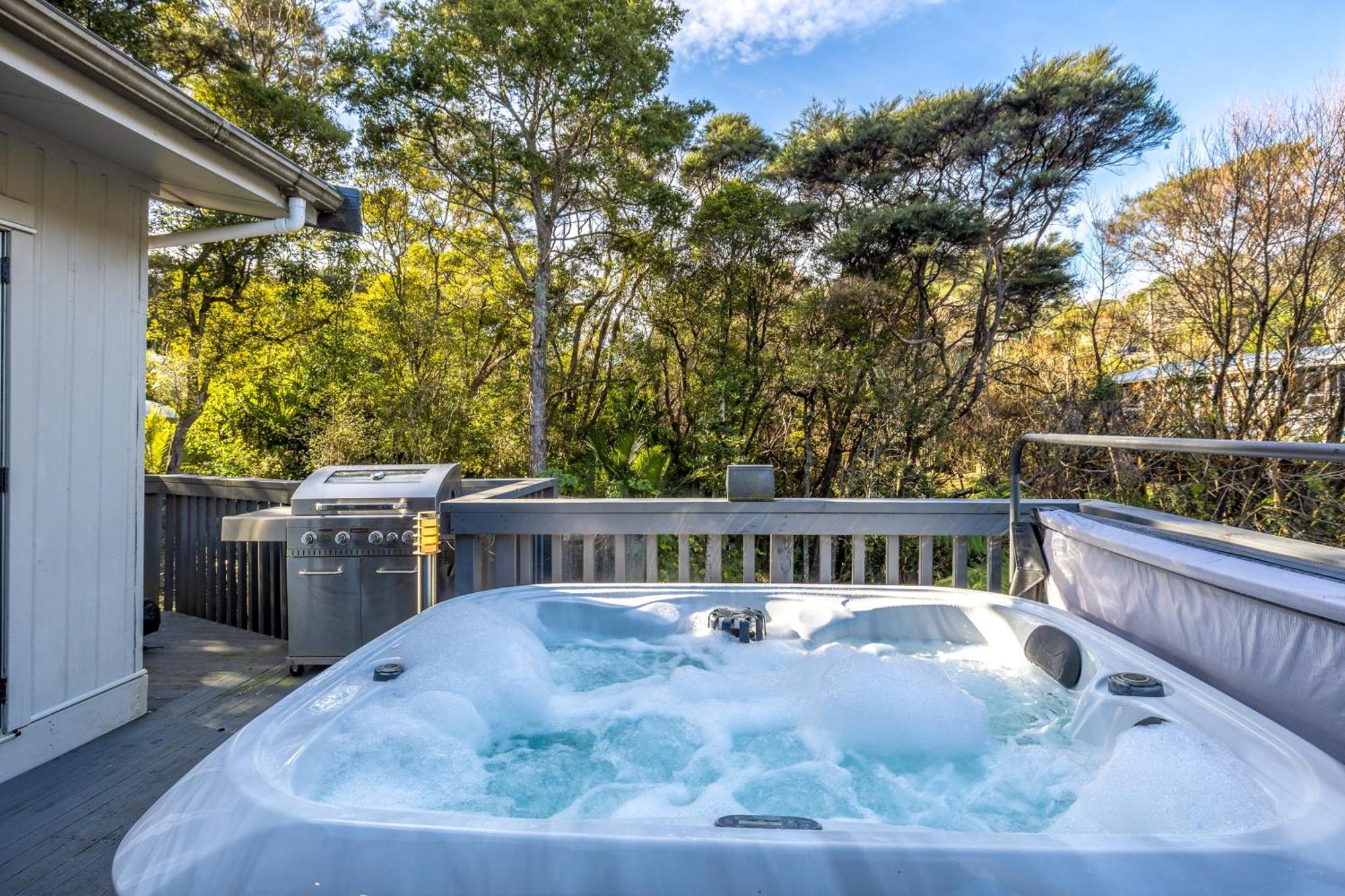 Island Sanctuary - Waiheke Holiday Home Ostend Buitenkant foto