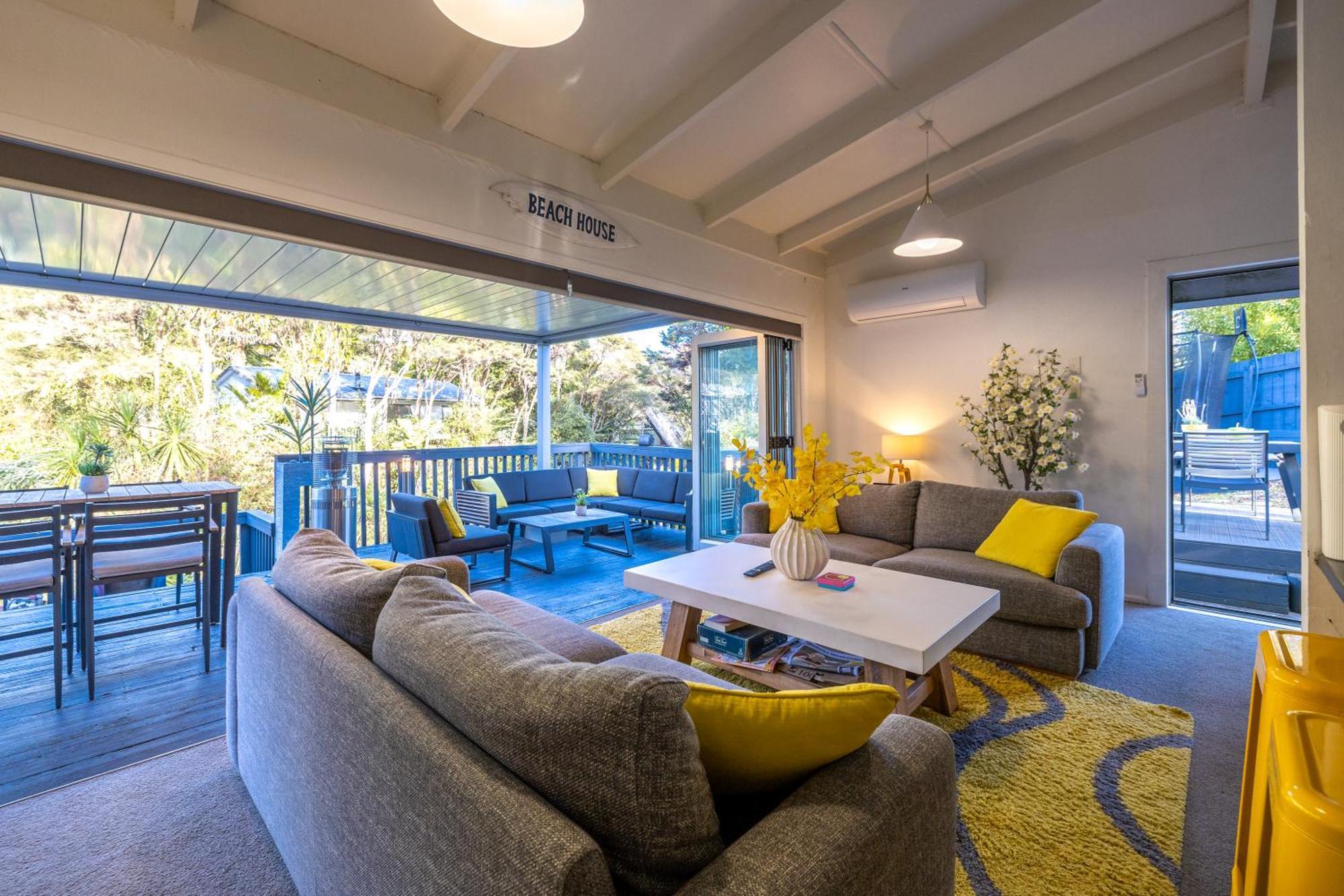 Island Sanctuary - Waiheke Holiday Home Ostend Buitenkant foto