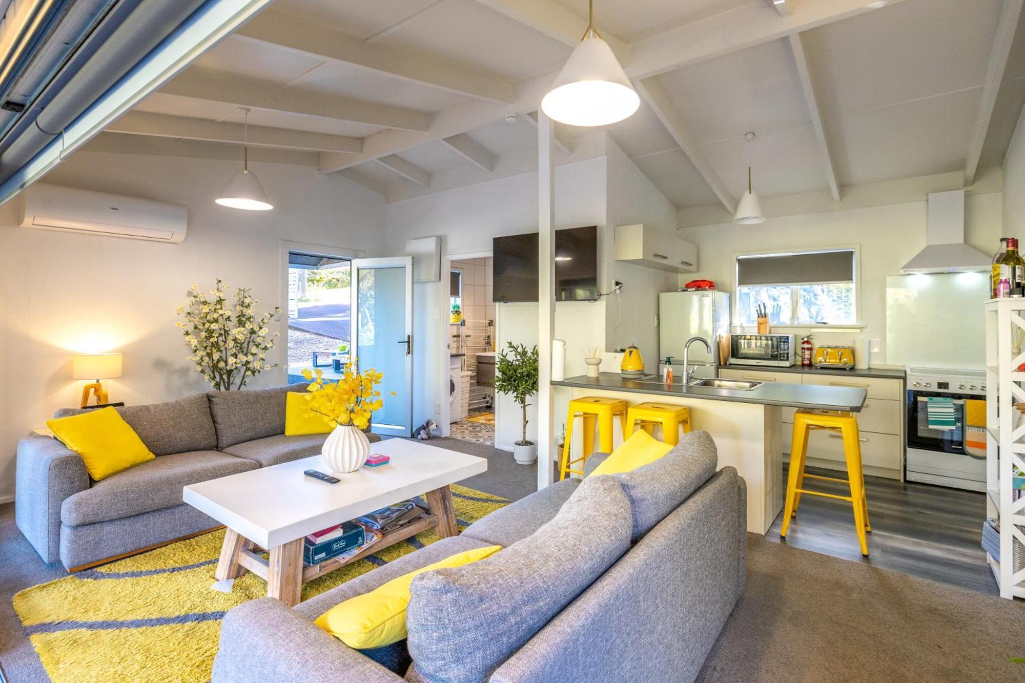 Island Sanctuary - Waiheke Holiday Home Ostend Buitenkant foto