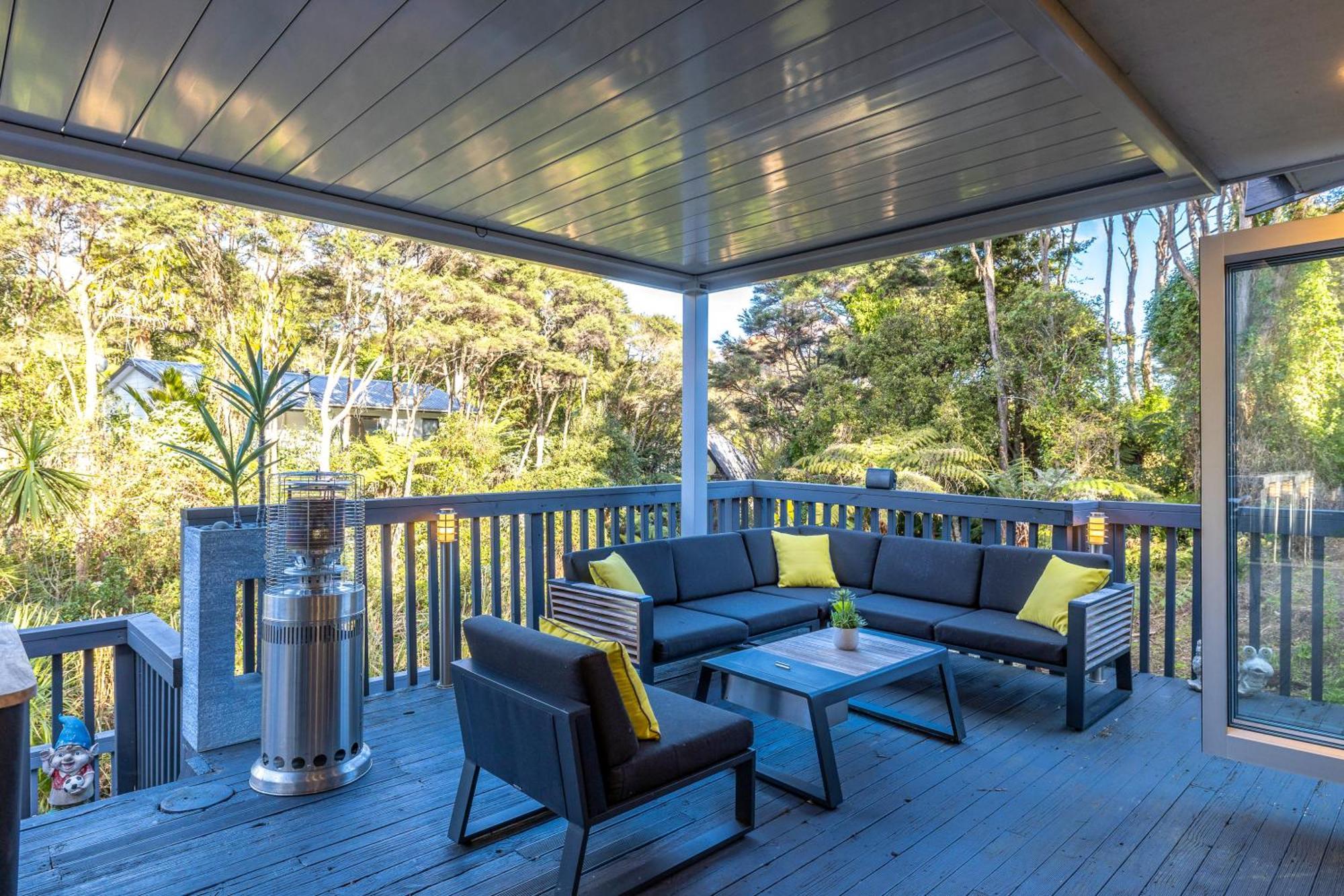 Island Sanctuary - Waiheke Holiday Home Ostend Buitenkant foto